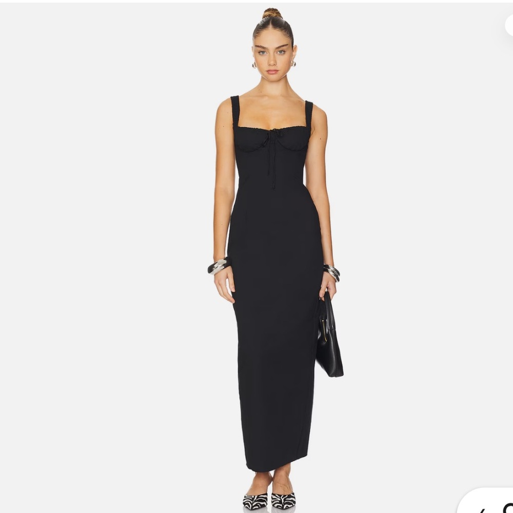 Lioness Hot Nights Maxi Dress black
Corset design Ruched straps